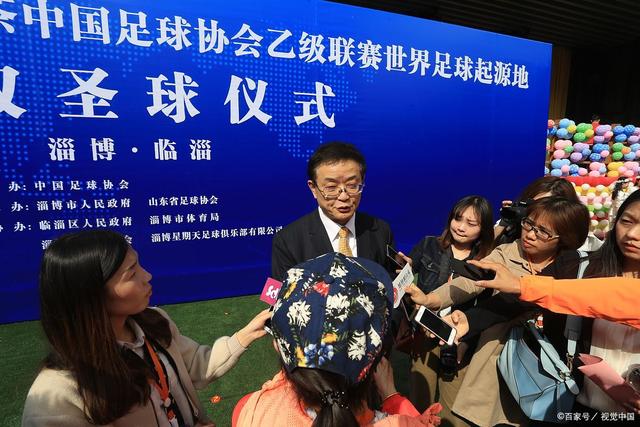 申花艰难挺过难关 暂时回到榜首 米内罗用脸顶入一球